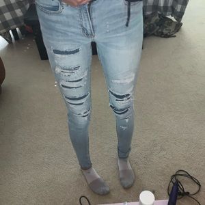 american eagle light washed skinny jeans